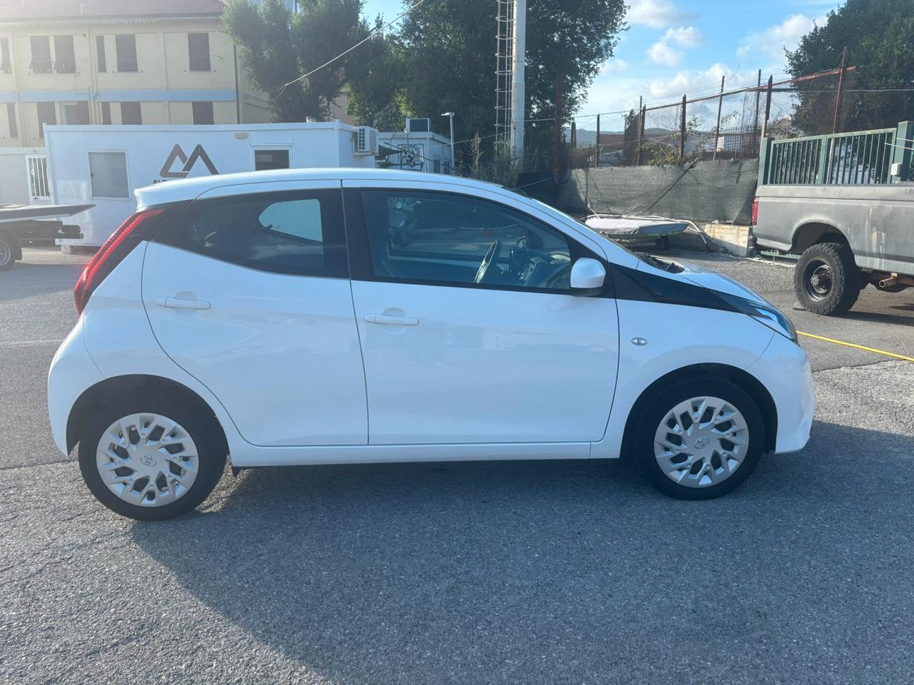Toyota Aygo Connect 1.0 VVT-i 72 CV 5 porte x-play