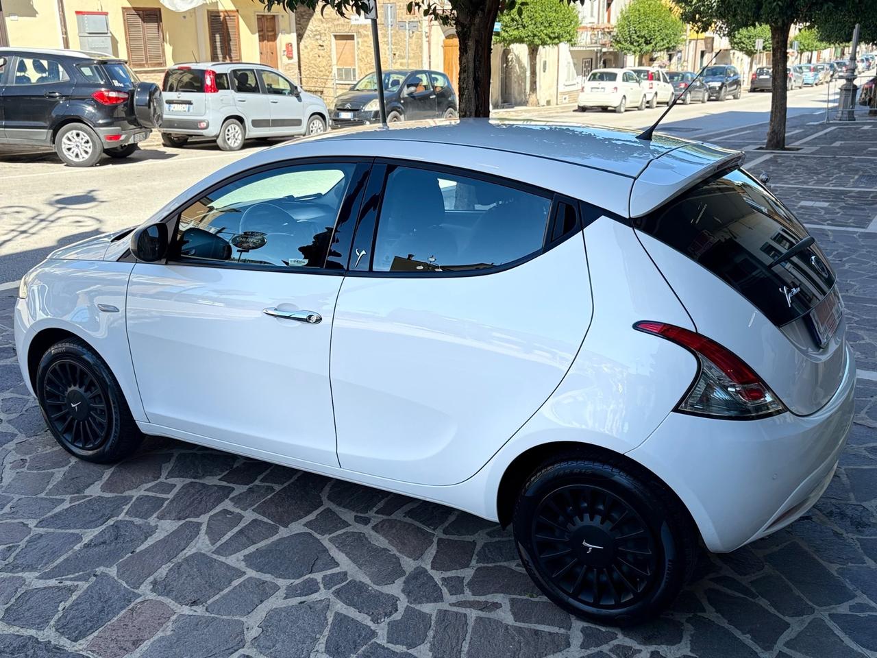 Lancia Ypsilon 1.2 69 CV 5P Gold UCONNECT Blue&Me