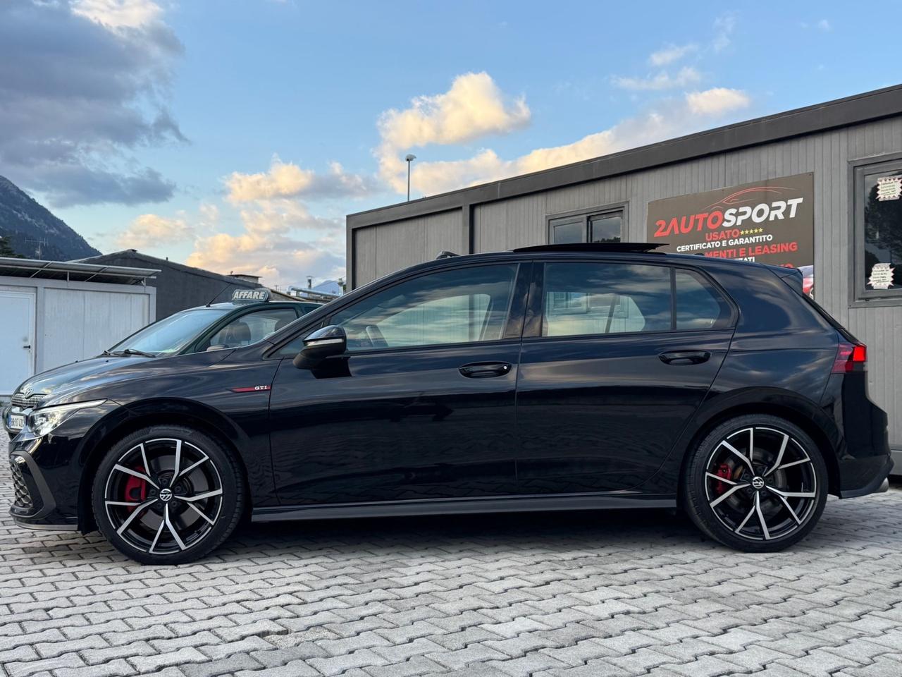 VOLKSWAGEN GOLF 8 GTI 245 CV TETTO APRIBILE 2021