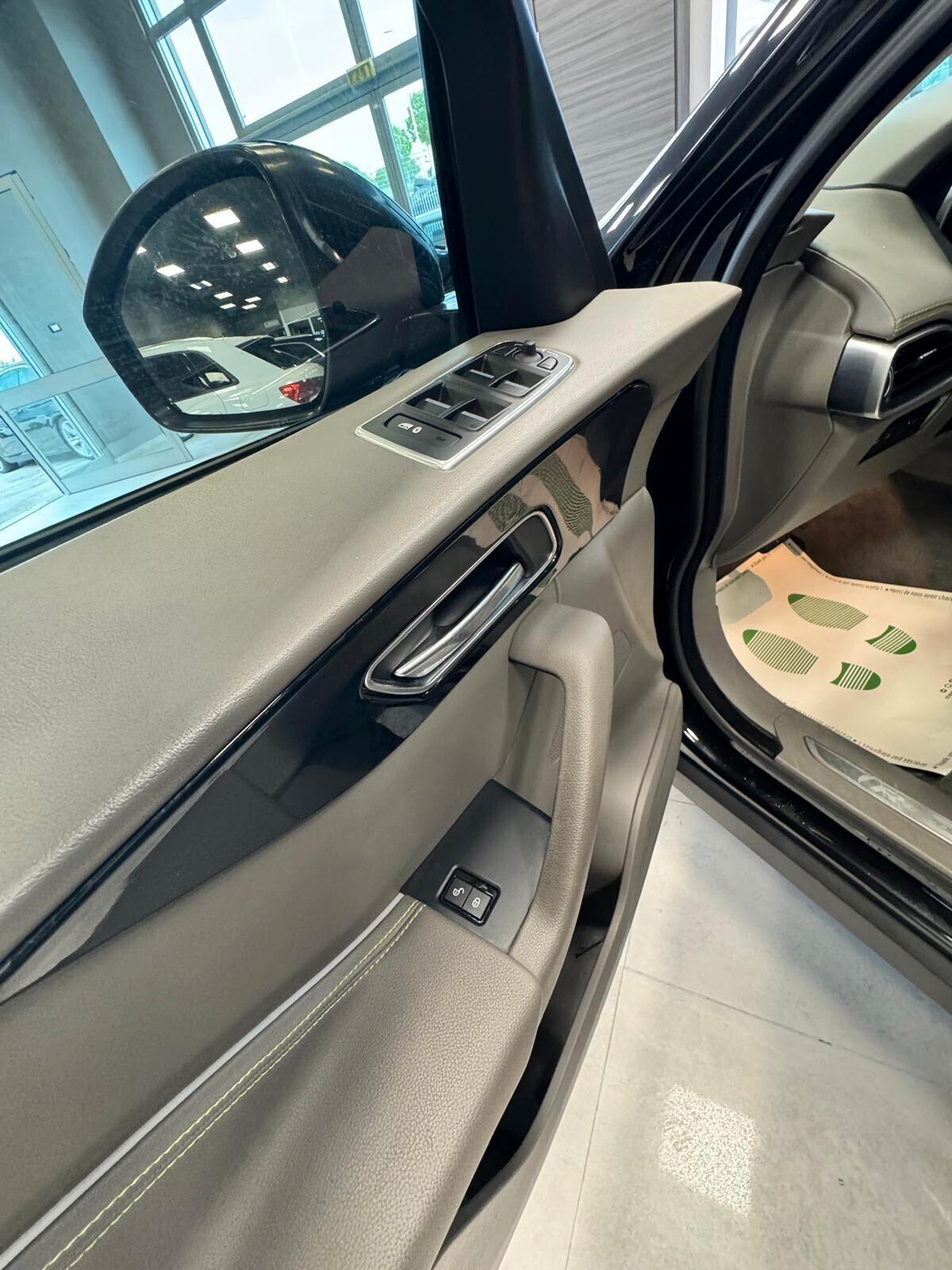 JAGUAR F-PACE 2-0 D4D 4WD TETTO APRIBILE R-DYNAMIC SPORT