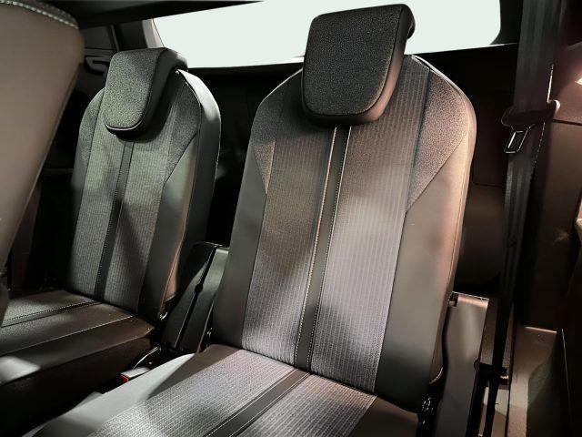 PEUGEOT 5008 Hybrid 136 e-DCS 6 Allure 7/Posti