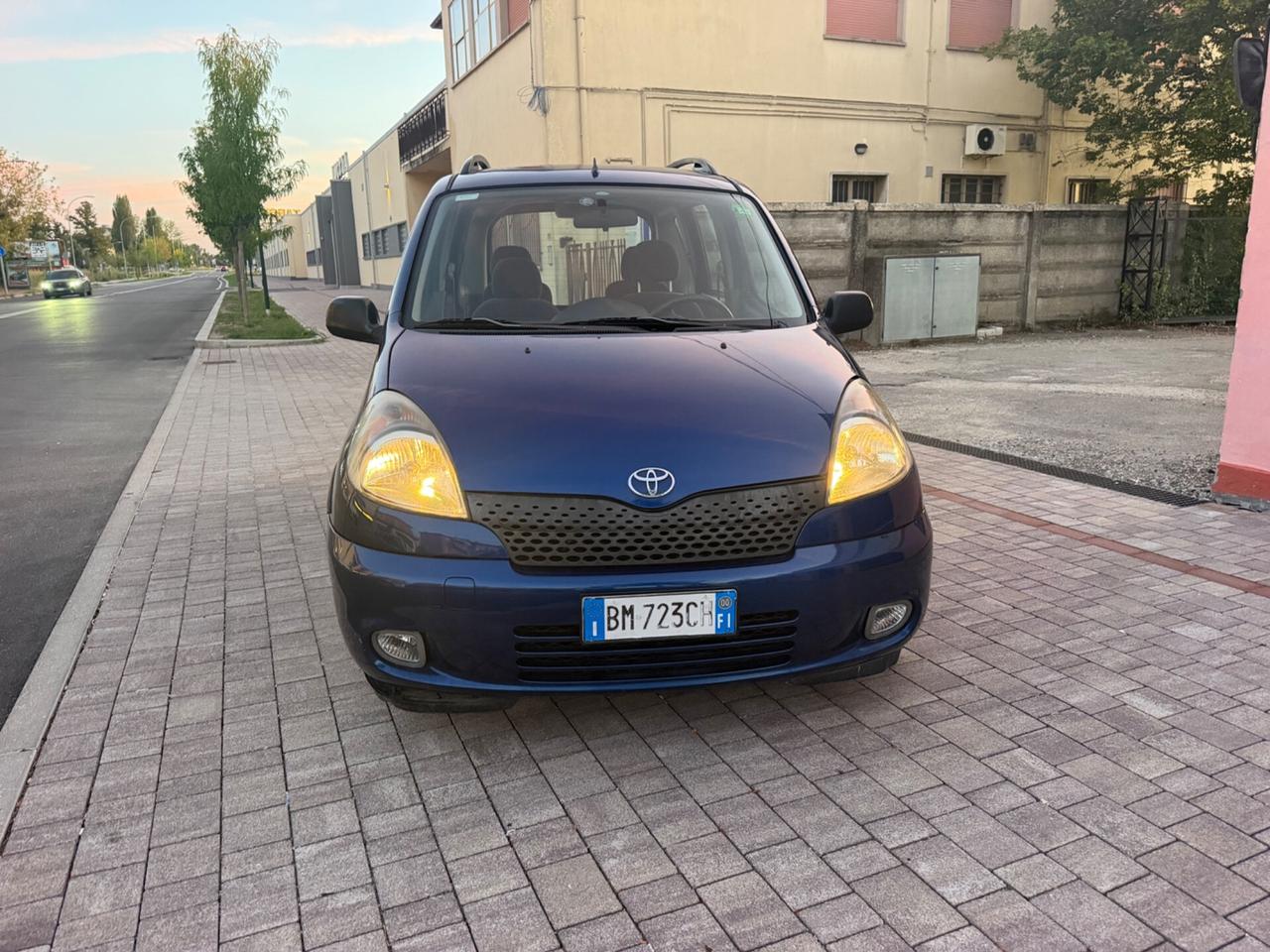Toyota Yaris 1.3i 16V cat 5 porte Luna