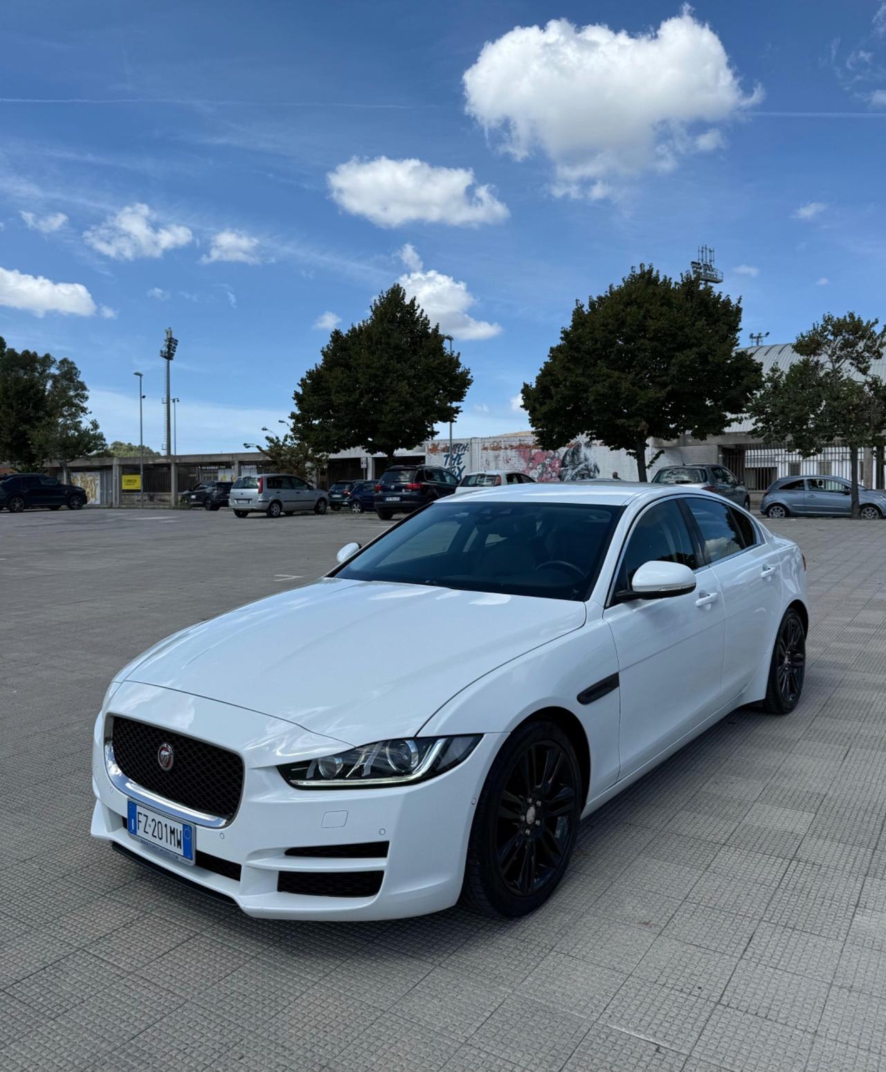 Jaguar XE 2.0 D Turbo aut. Pure