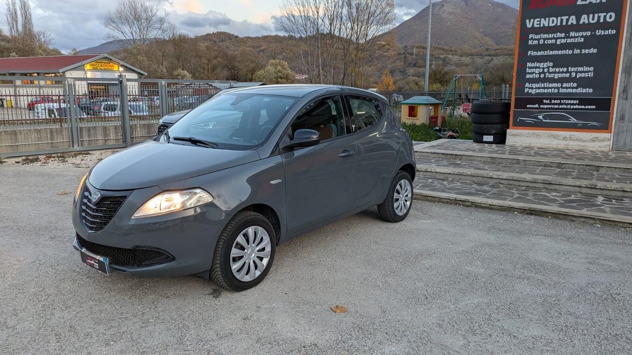 Lancia Ypsilon 0.9 TwinAir 85 CV 5 porte Metano Ecochic Silver