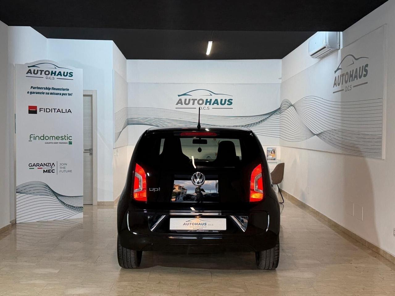 Volkswagen up! 1.0 5p. Versione STREET