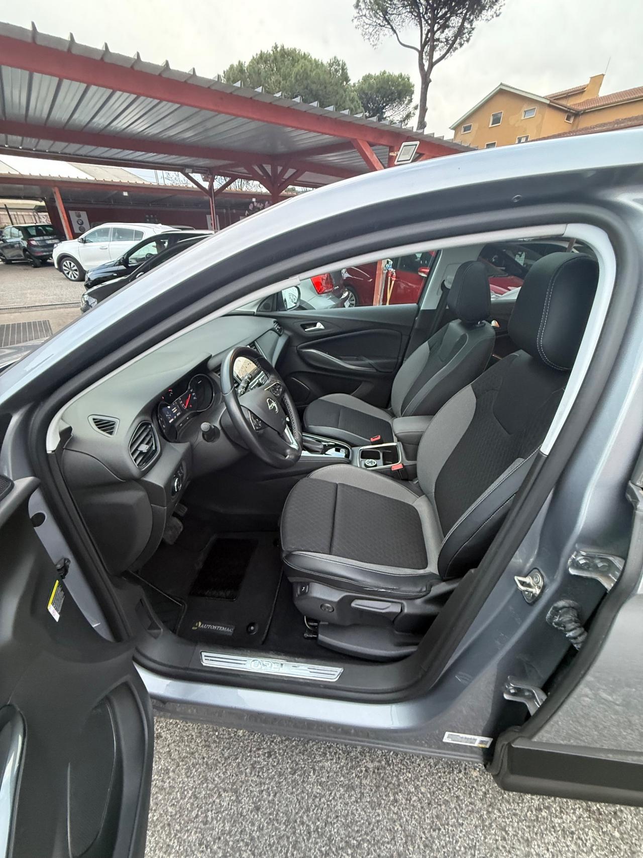 Grandland X 1.2 Turbo 12V 130 CV-Ultimate-unipro-