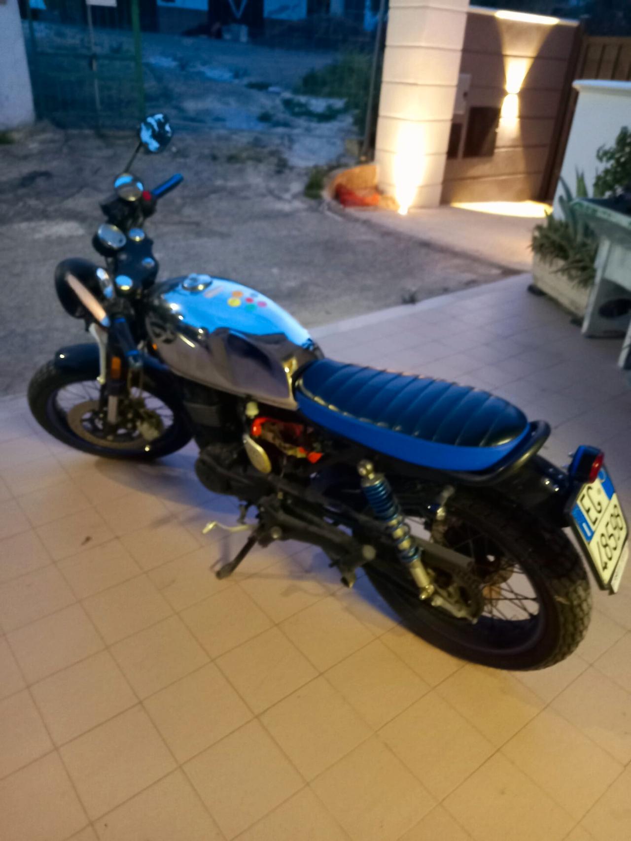 Hanway Black Café 125