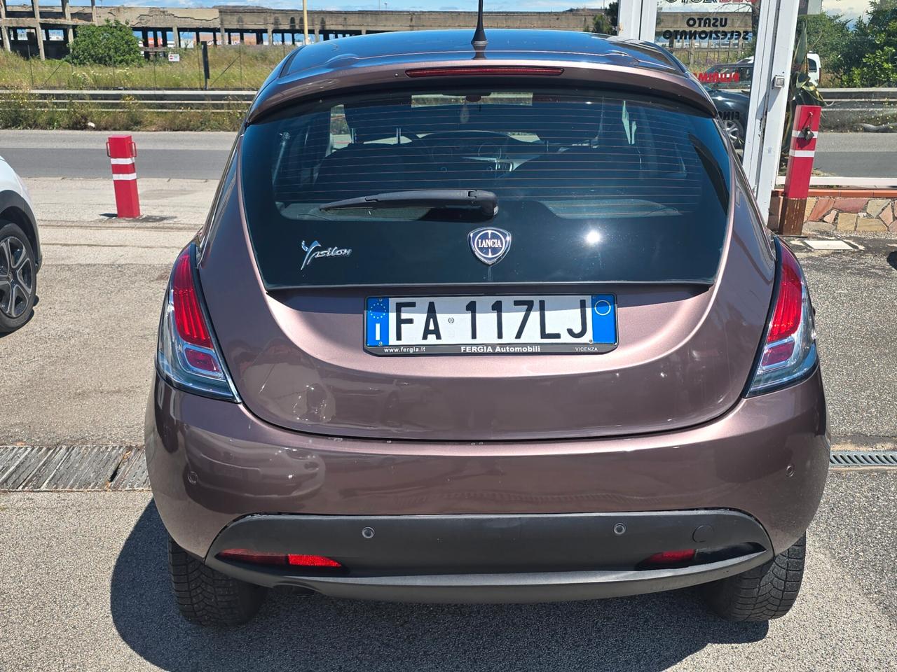 Lancia Ypsilon 0.9 TwinAir 85 CV 5 porte Metano Ecochic Elefantino