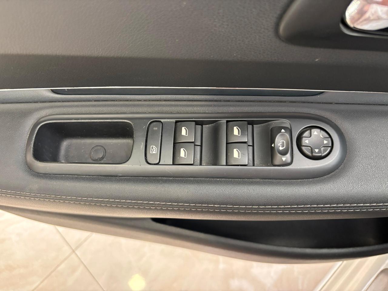 Peugeot 3008 1.6 hdi TETTO**88MILA KM**