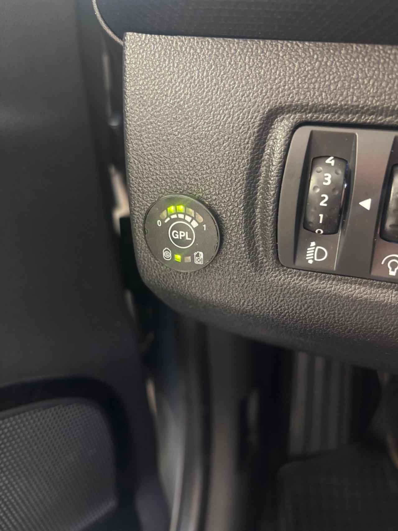 Renault Clio TCe 12V 90 CV GPL 5 porte Moschino Intens