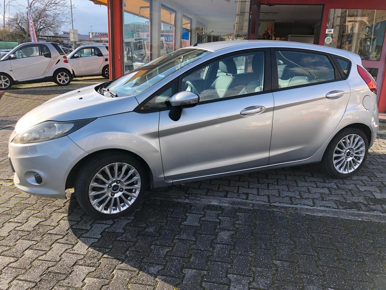 Ford Fiesta Fiesta 1.2 82CV 5 porte ADATTA PER NEOPATENTATI CON GARANZIA EUROPEA 36 MESI!!! COMPRESA NEL PREZZO