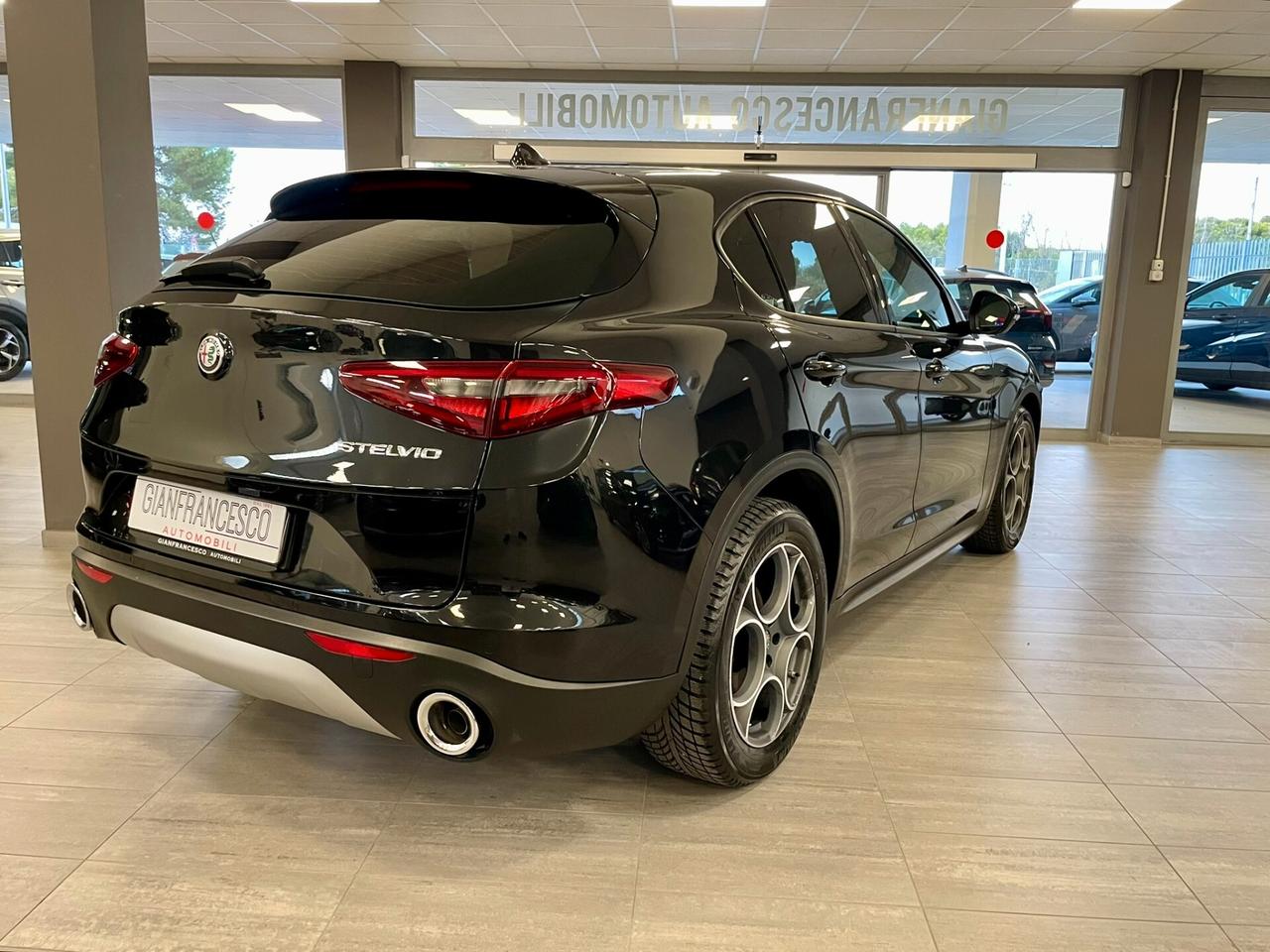 Alfa Romeo Stelvio 2.2 Turbodiesel 160cv AT8 RWD Business