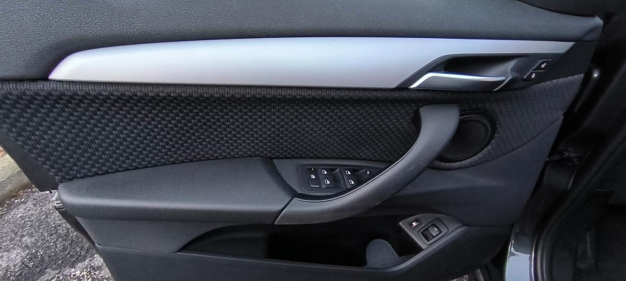 BMW X1 auto incidentata