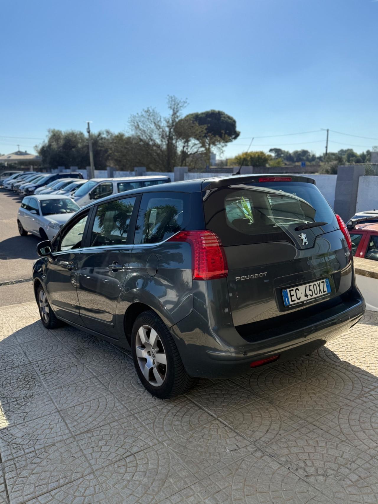 Peugeot 5008 1.6 gancio traino 7 posti