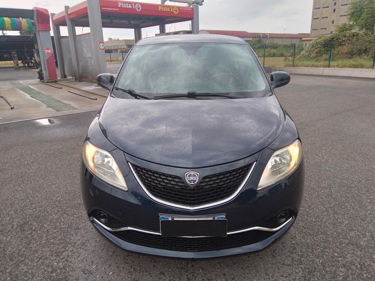 Lancia Ypsilon 0.9 TwinAir 85 CV 5 porte Metano Ecochic Platinum