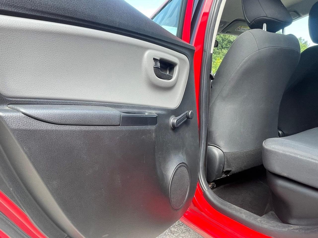 Toyota Yaris Trend Red Edition 1.5h Hybrid 73cv