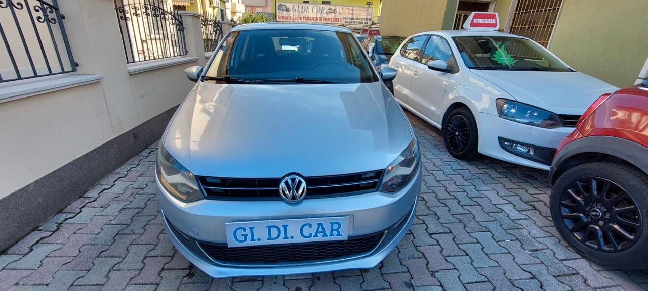 POLO 1,6 DIESEL 90 CV TELEFONO SENSORI COMANDI AL VOLANTE LEGA IMPECCABILE X NEOPATENTATI