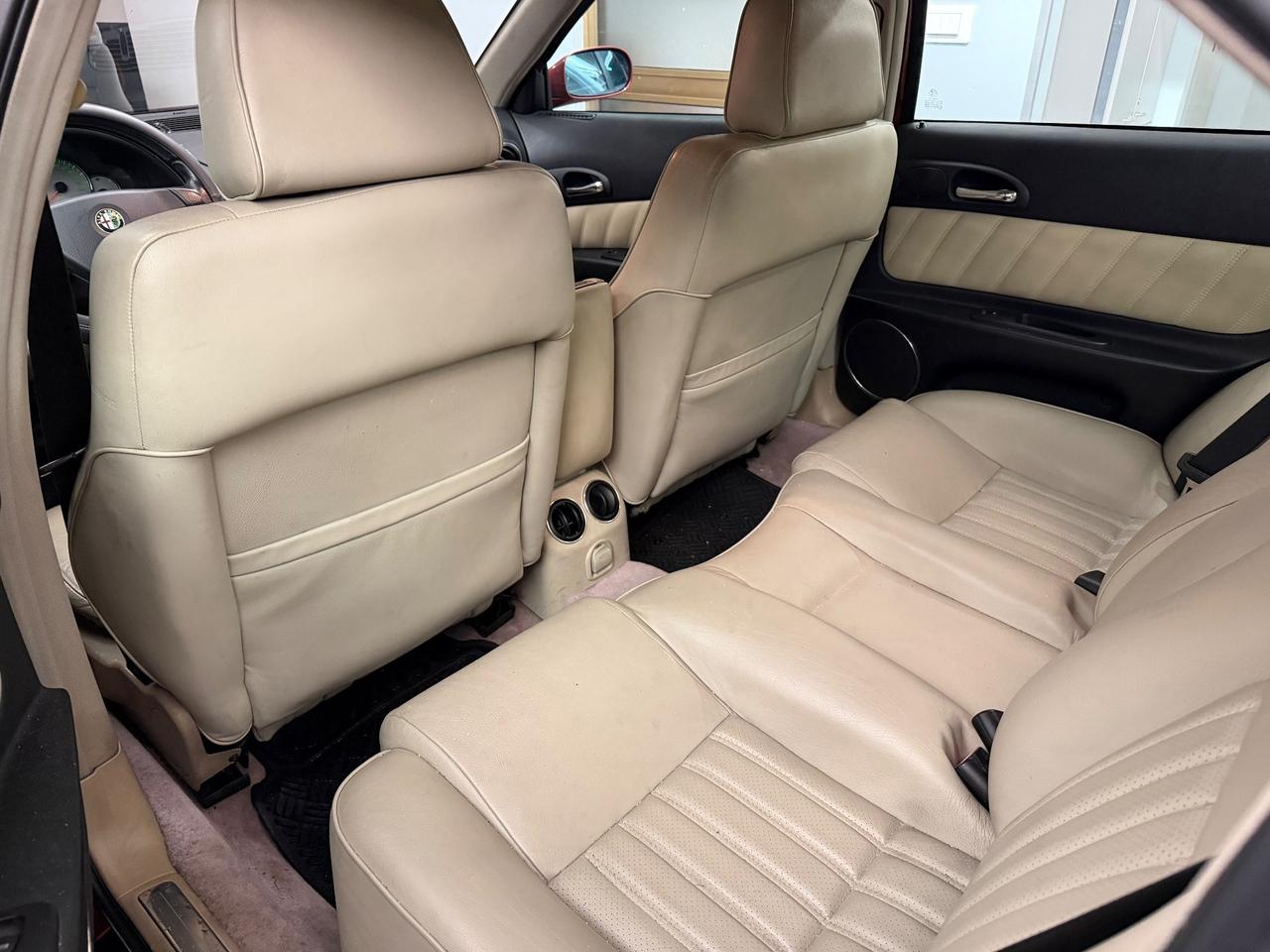 Alfa Romeo 2.4 JTD cat Distinctive