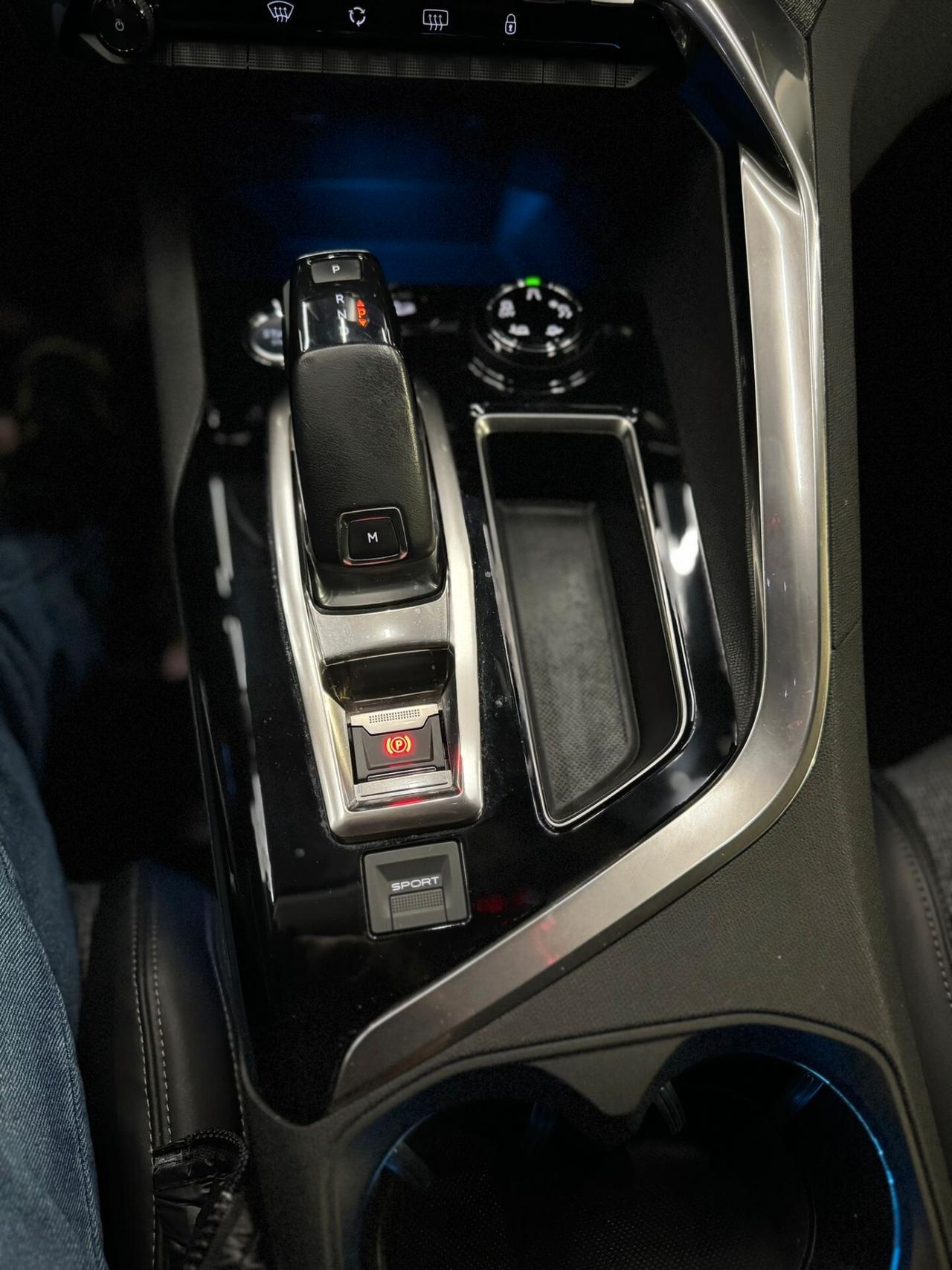 PEUGEOT 5008 GT LINE