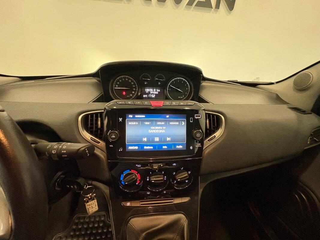 Lancia Ypsilon III 1.0 firefly hybrid Gold s&s 70cv 5p.ti