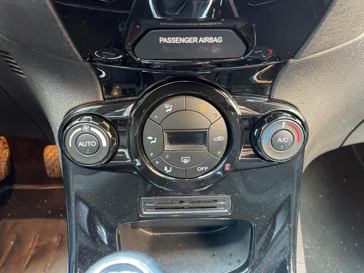 Ford Fiesta 1.4 5p. Bz.- GPL Titanium/1PROP/GARANZIA