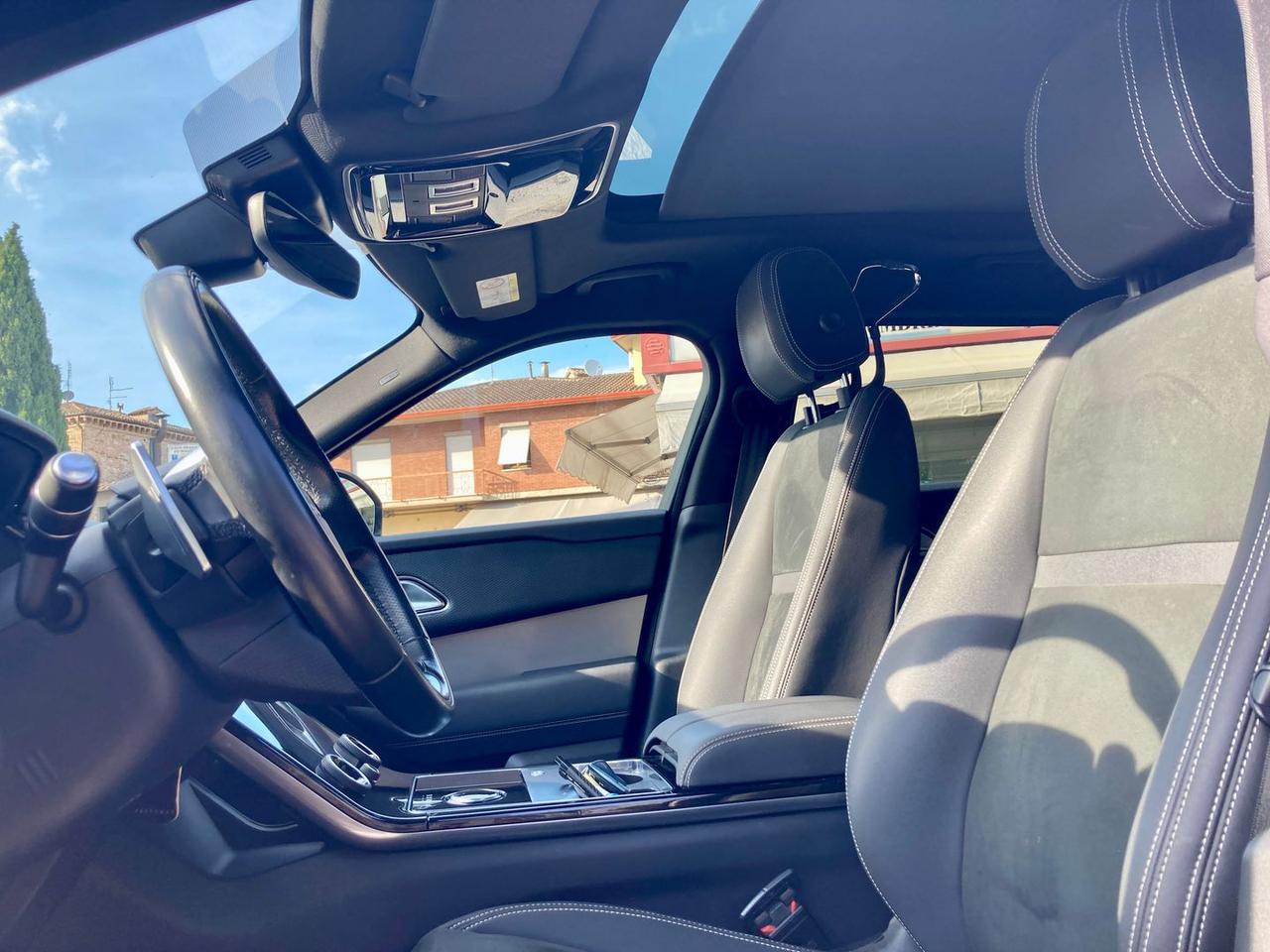 Land Rover Range Rover Velar D 240 R-Dynamic SE