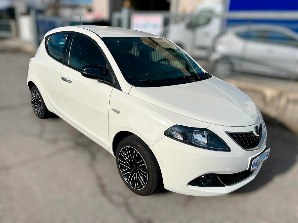 Lancia Ypsilon 1.0 FireFly 5 porte S&S Hybryd Gold X NEOPATENTATI / UNICO PROPRIETARIO