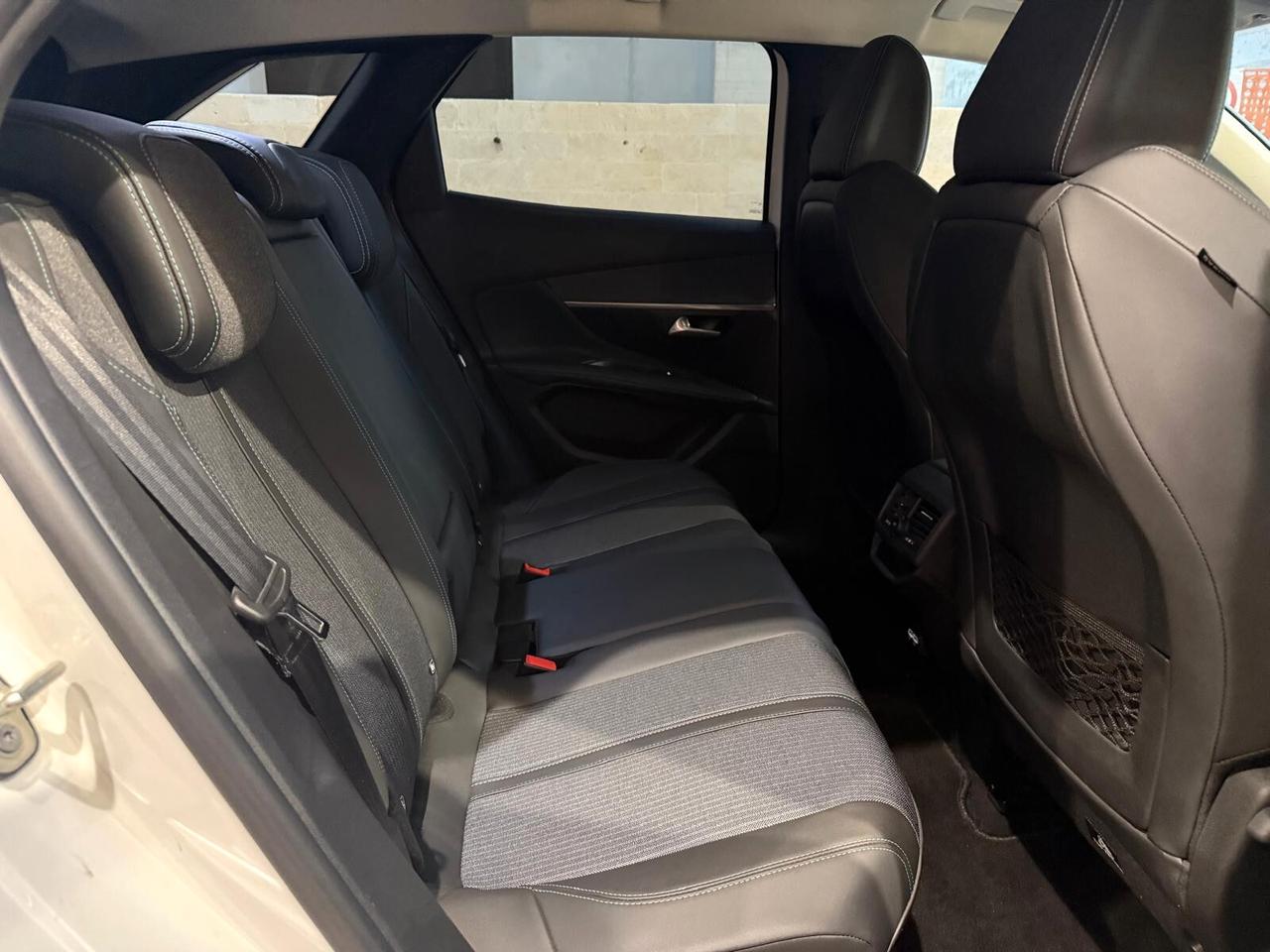 PEUGEOT 3008 ALLURE 1.5 130CV PELLE NAVI CAM ANNO 2021
