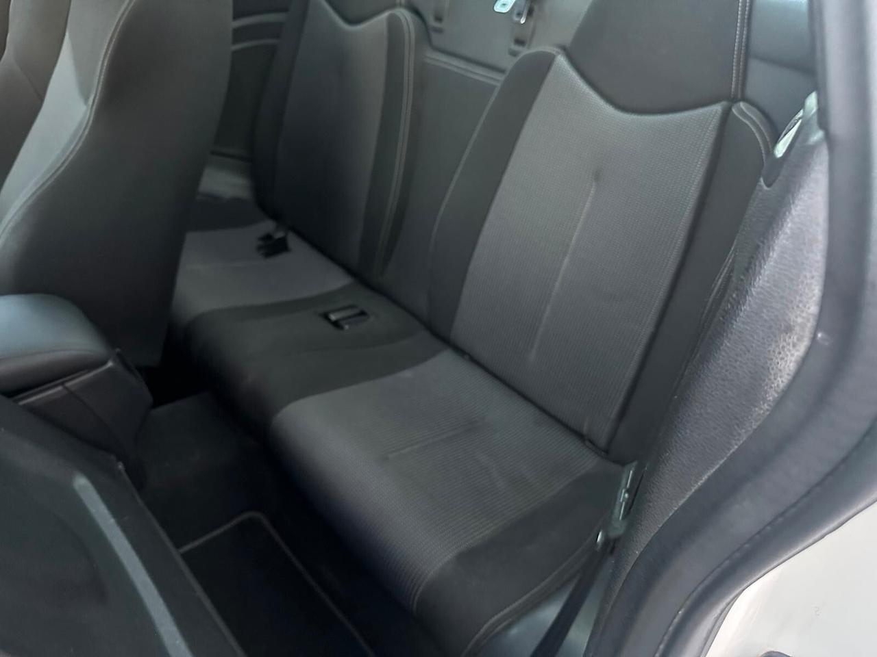 Peugeot RCZ 2.0 HDi 163CV