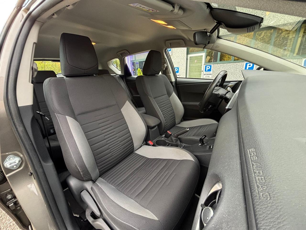 Toyota Auris 1.8 Hybrid Lounge