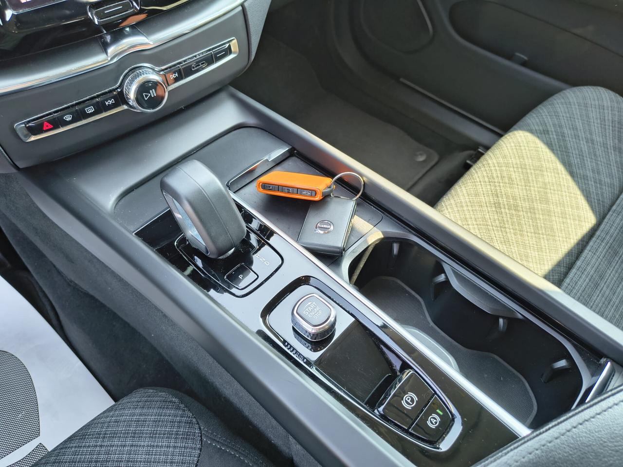 Volvo XC 60 B4 2.0 DIESEL/IBRIDA (d) AWD automatico *MILD HYBRID*