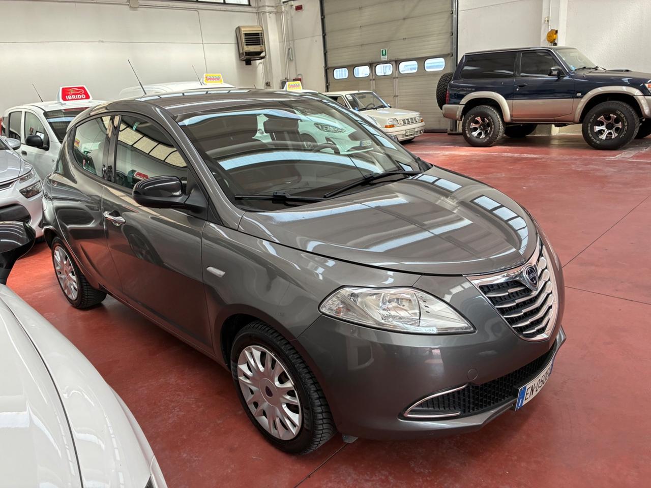 Lancia Ypsilon 1.2 69 CV 5 porte S&S Silver