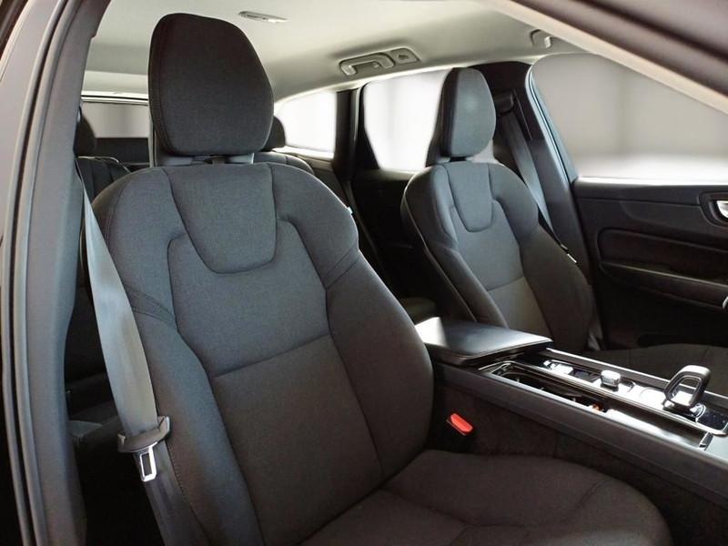 VOLVO XC60 B4 D AWD automatico Momentum Pro