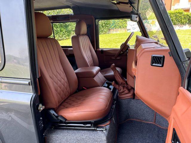 LAND ROVER Defender 90 2.2 TD4 Station Wagon SE NEOPATENTATI