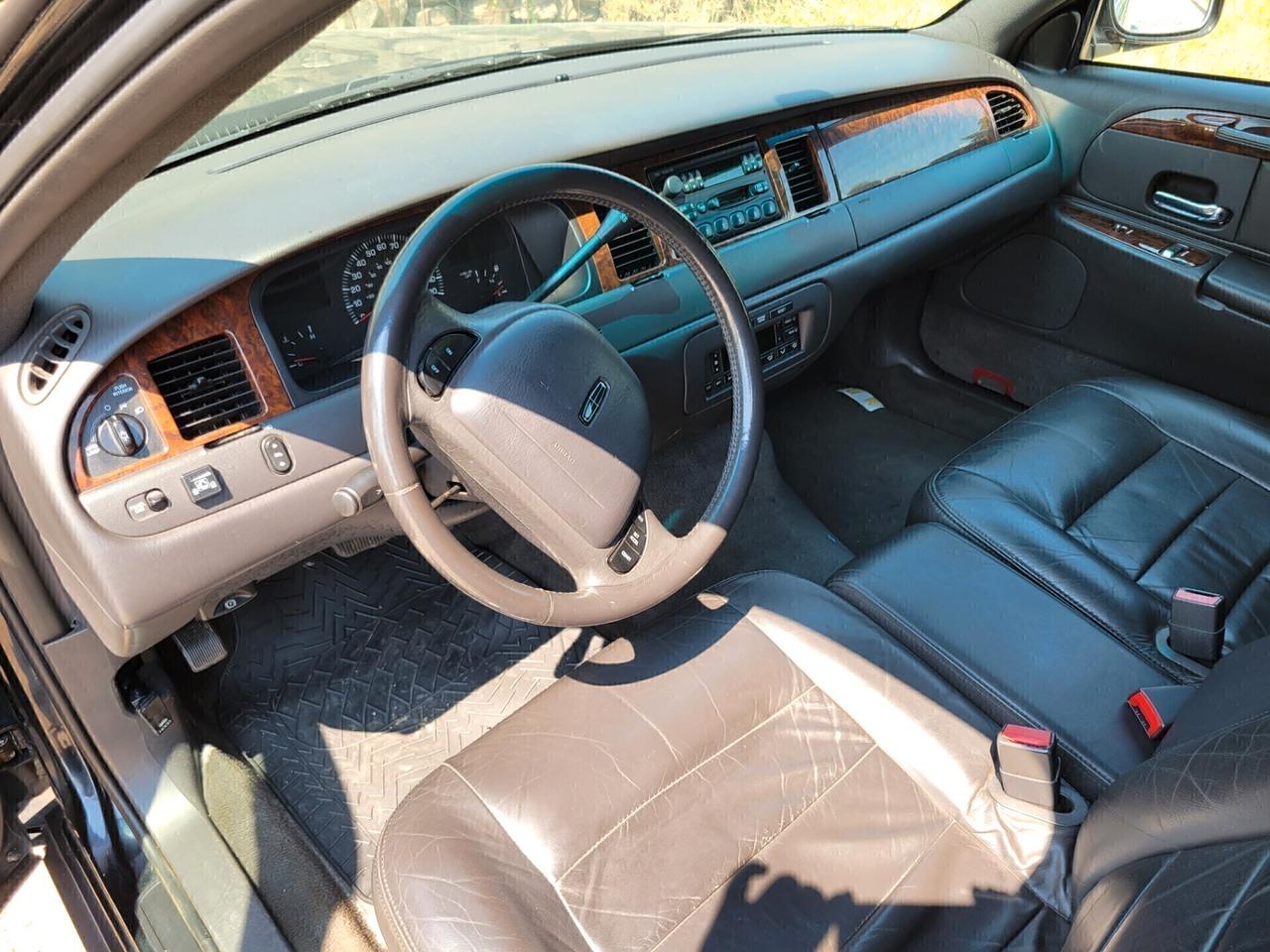 Limousine Lincoln Town car V8 4.6cc 209cv Benz/Gpl