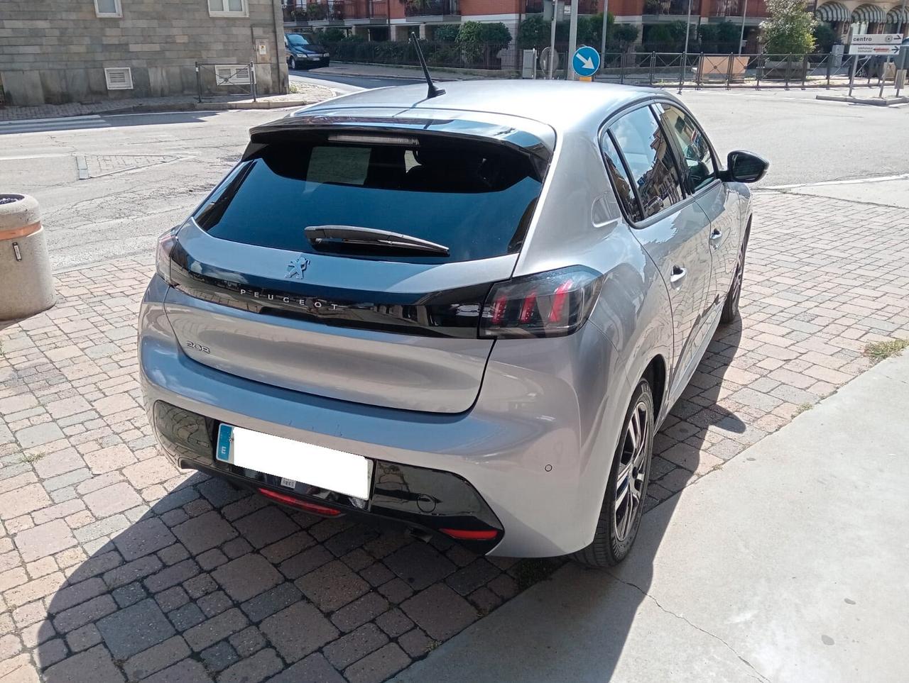 Peugeot 208 PureTech 100CV 5 porte