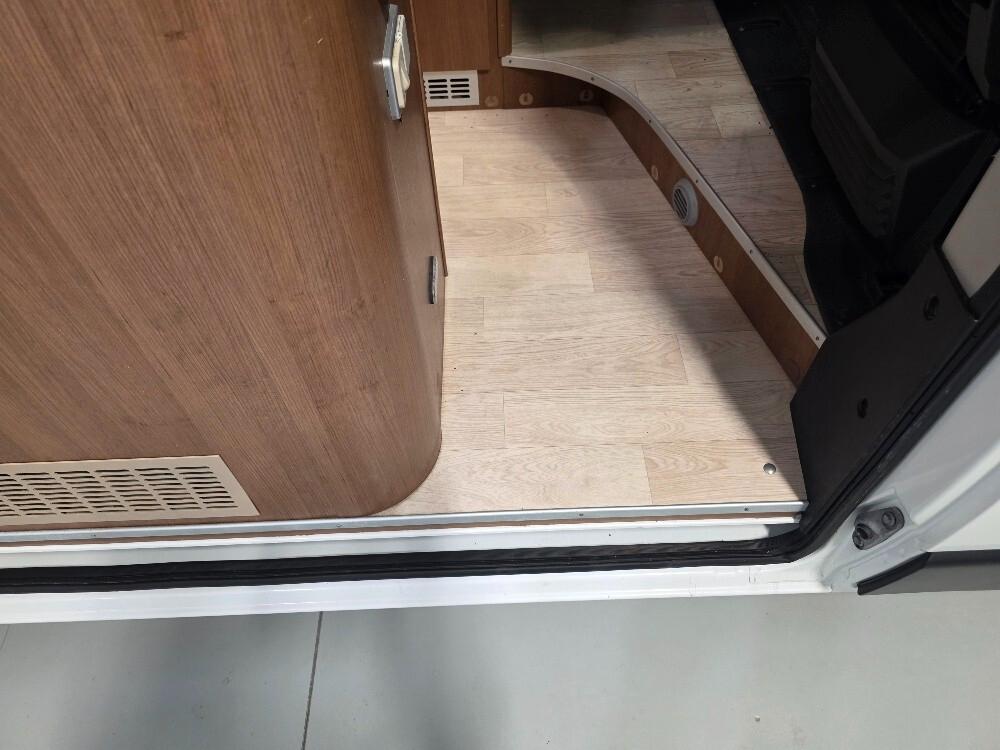 CAMPER VAN CHAUSSON TWIST 02S
