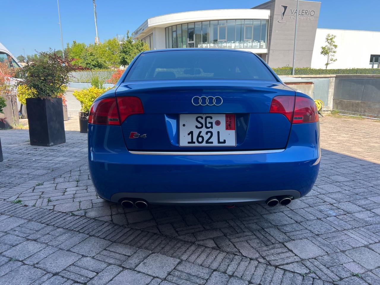 Audi A4 S4 4.2 V8 quattro Sedan Facelift