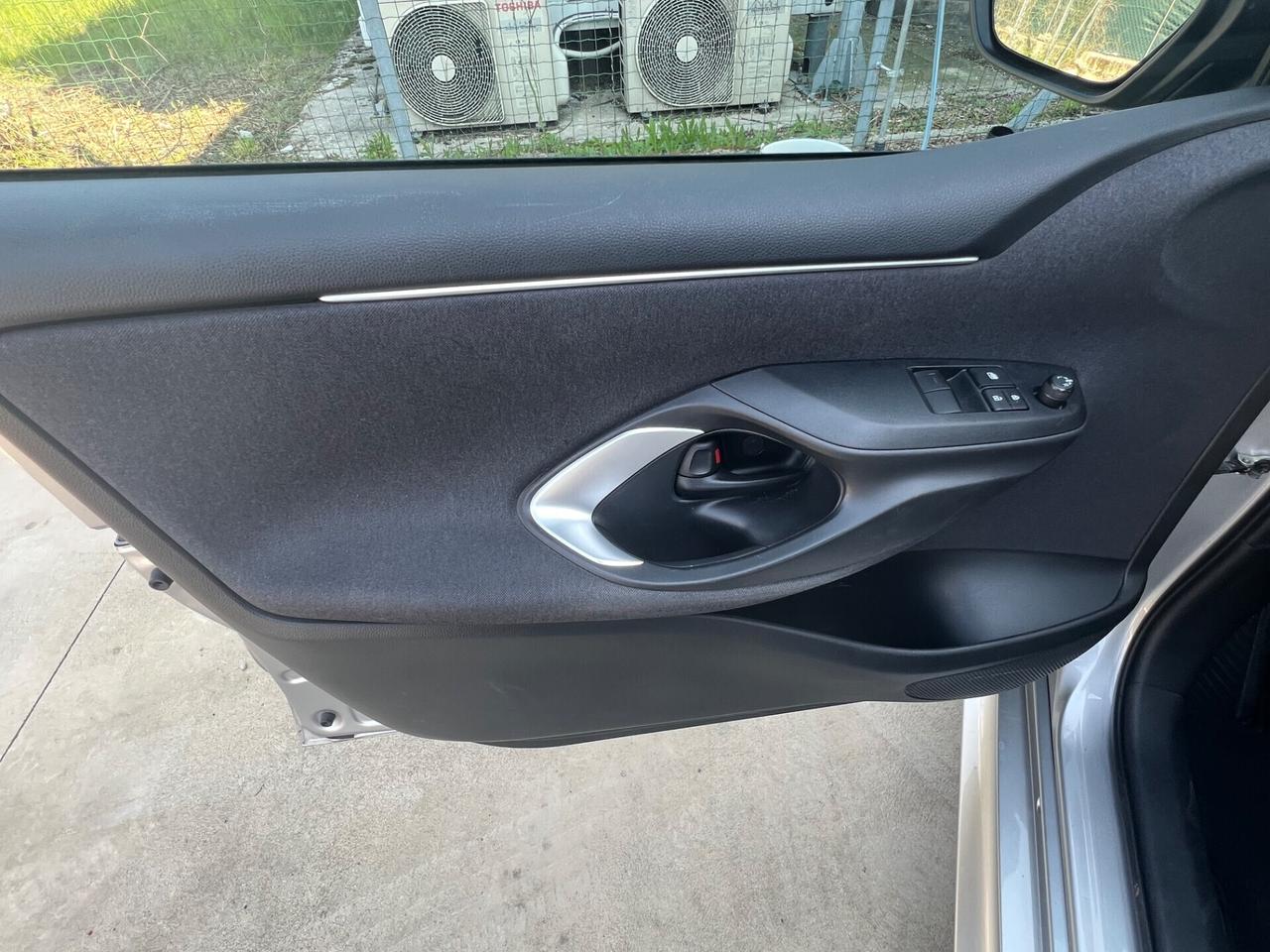 Toyota Yaris 1.5 Hybrid 5 porte Business FINANZIABILE