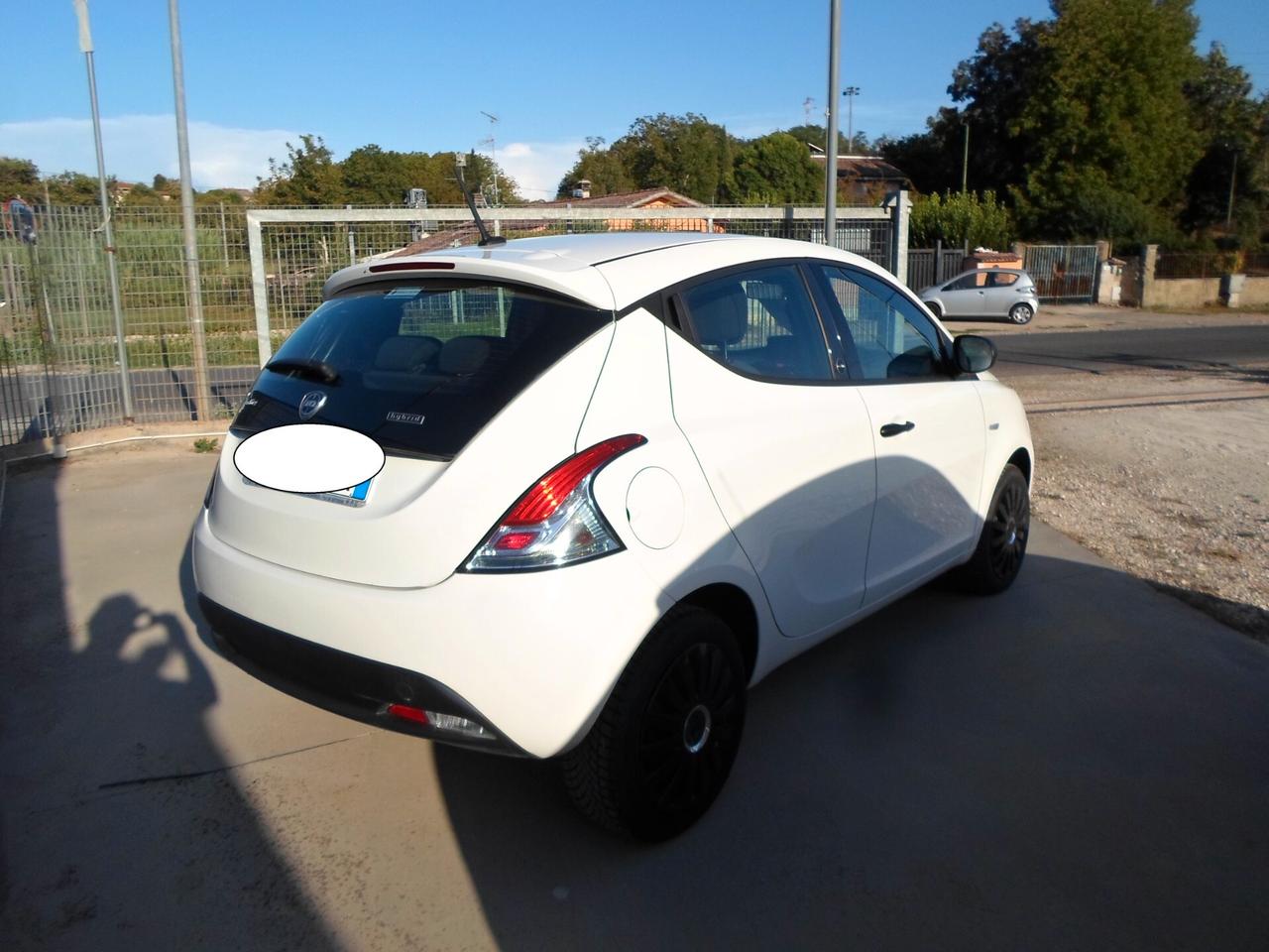 Lancia Ypsilon 1.0 FireFly 5 porte S&S Hybrid Ecochic Gold
