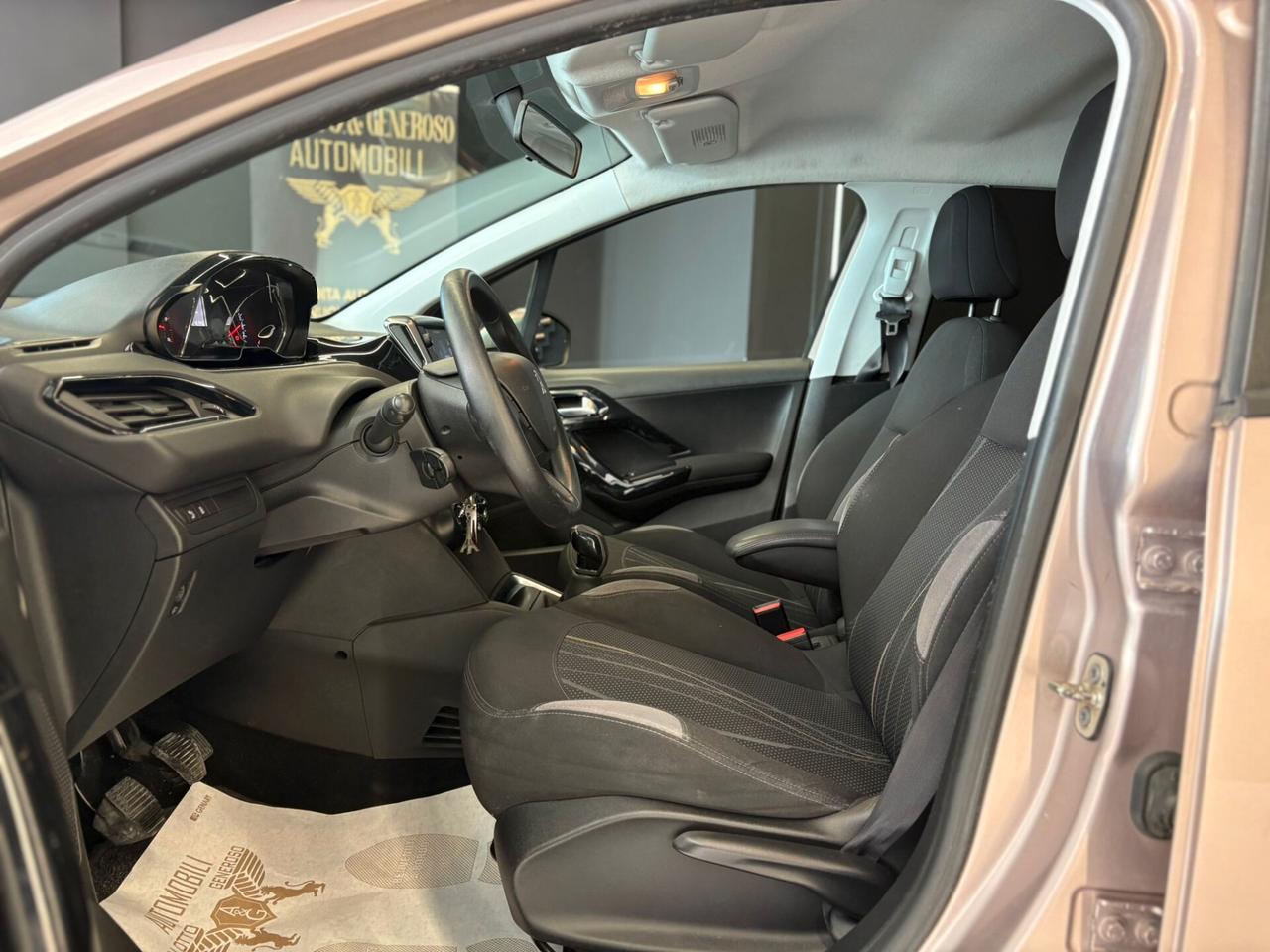 Peugeot 208 1.4 HDi 68 CV 5 porte Allure