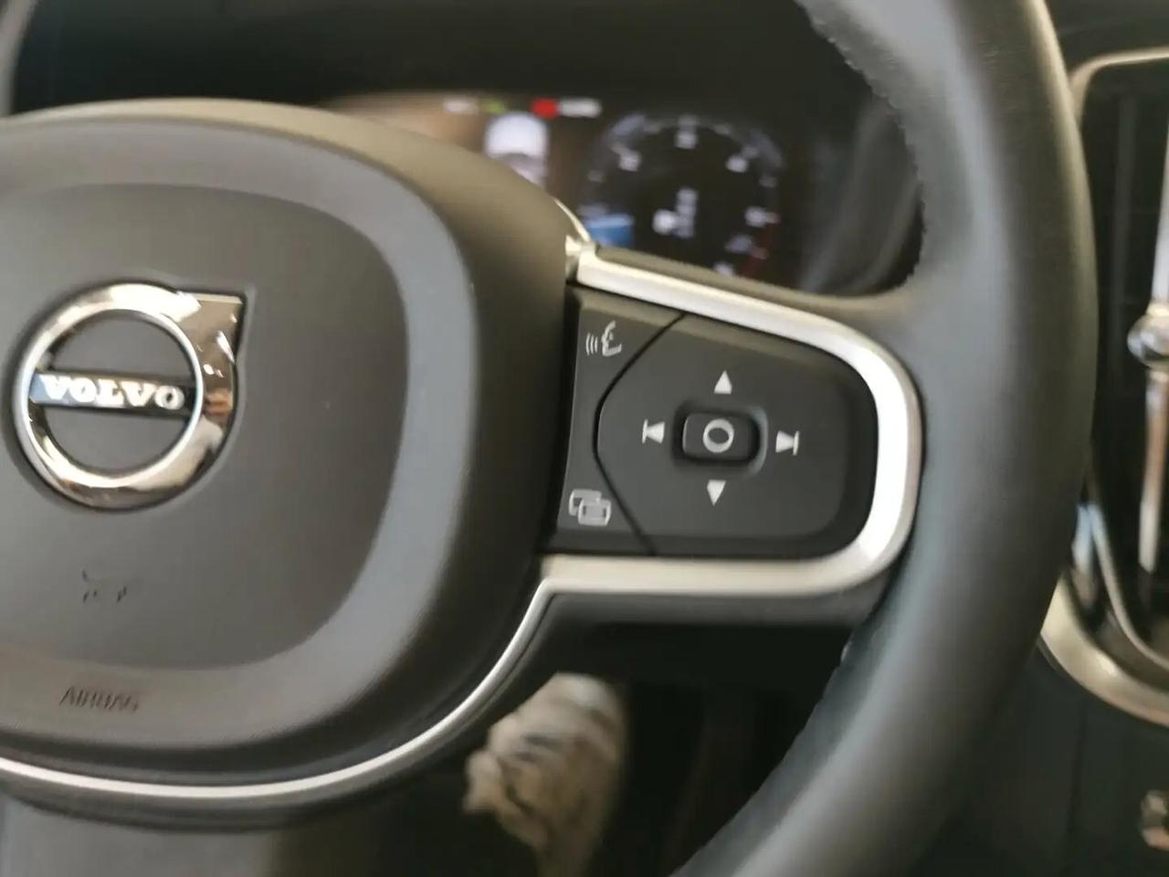 Volvo V60 B4 (d) Geartronic Momentum Business