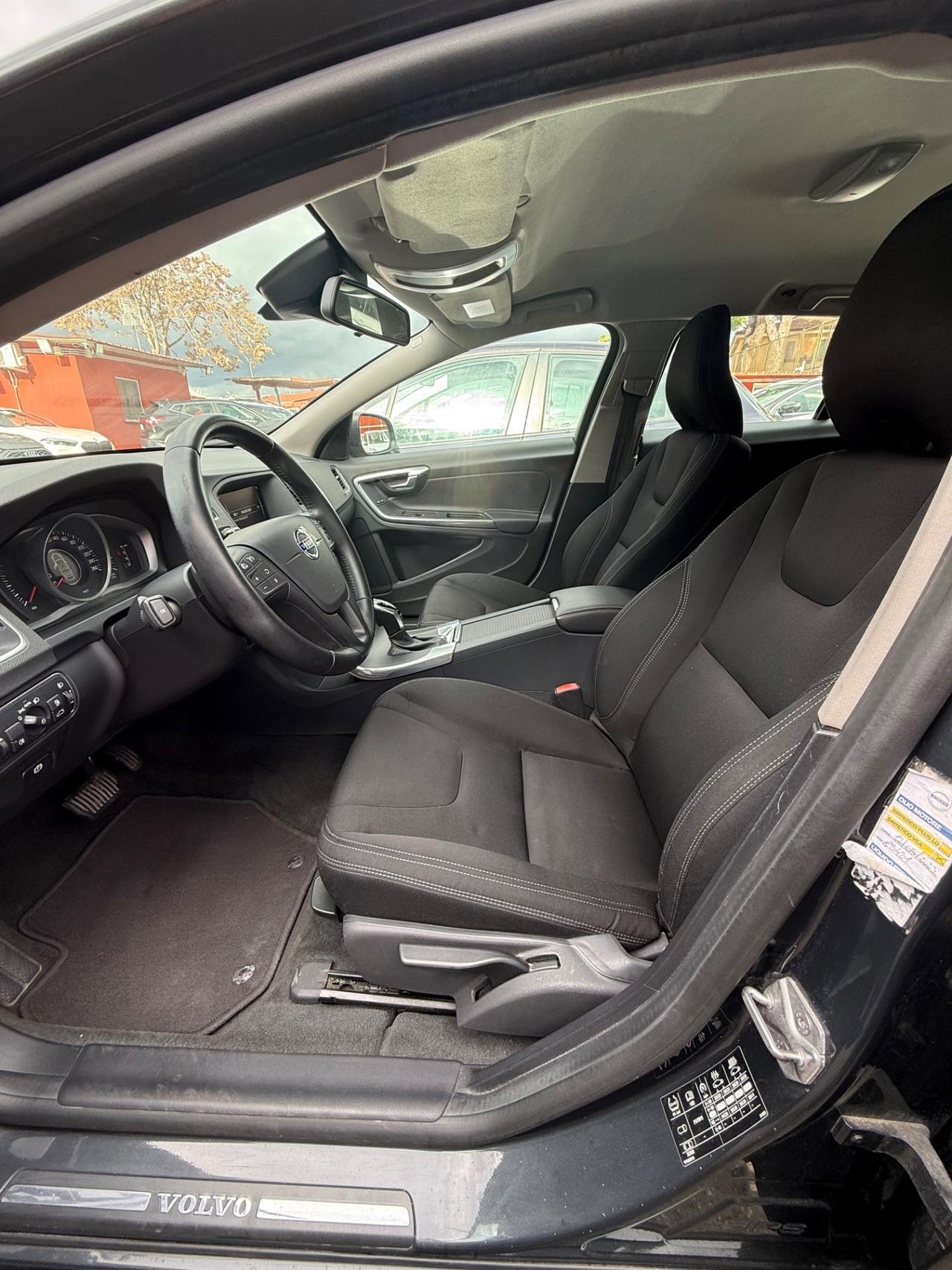 V60 D4 181 cv-Geartronic -Momentum-E6-unipro-