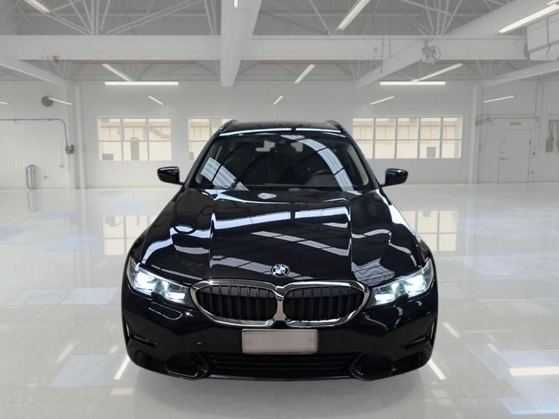 BMW 318 48V SPORT TOURING AUTO 5 PORTE STATION WAGON