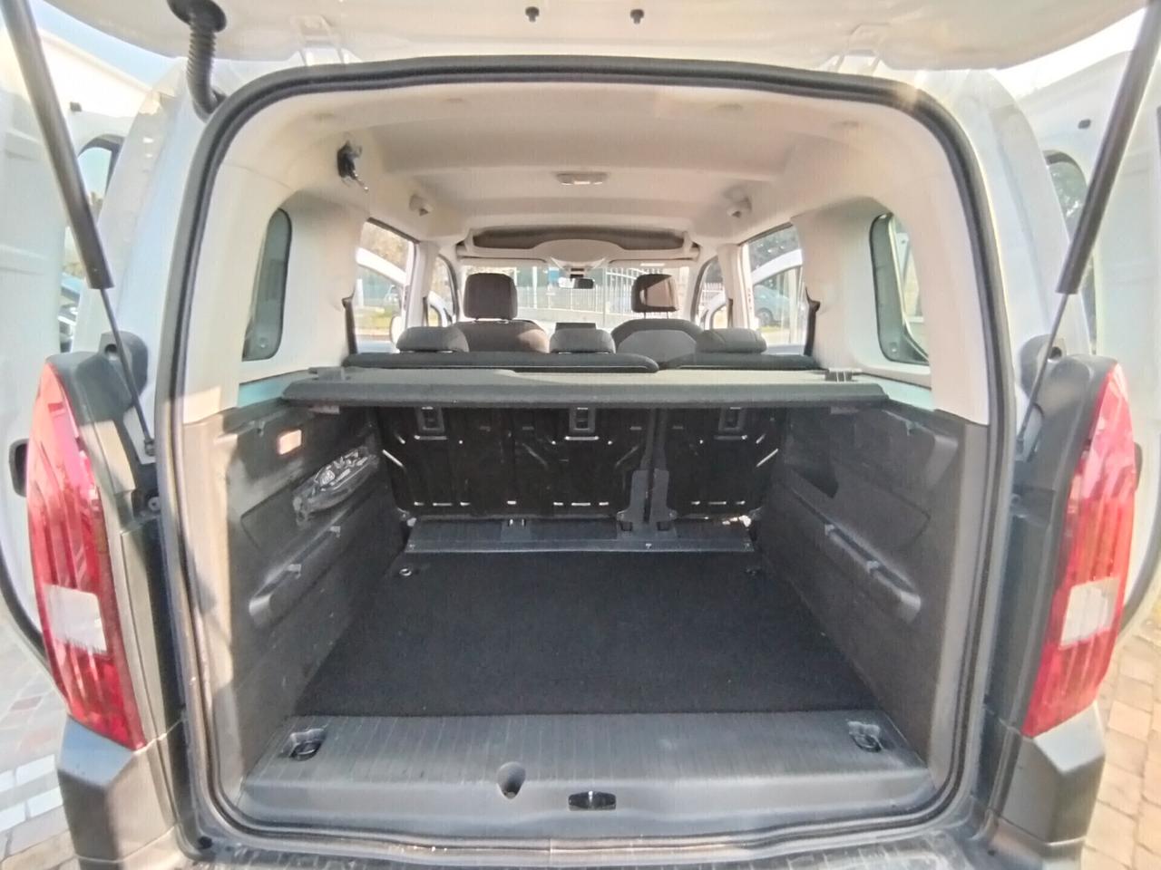 Peugeot Rifter 130cv. full.