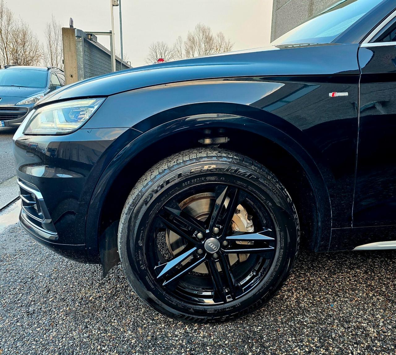 Audi Q5 40 TDI quattro S tronic S line interni RS