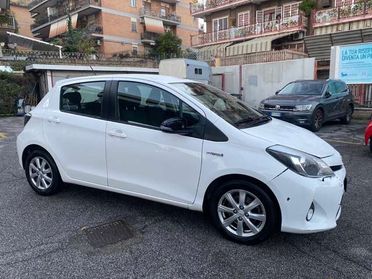 Toyota Yaris Yaris 5p 1.5h Lounge per neopatentati