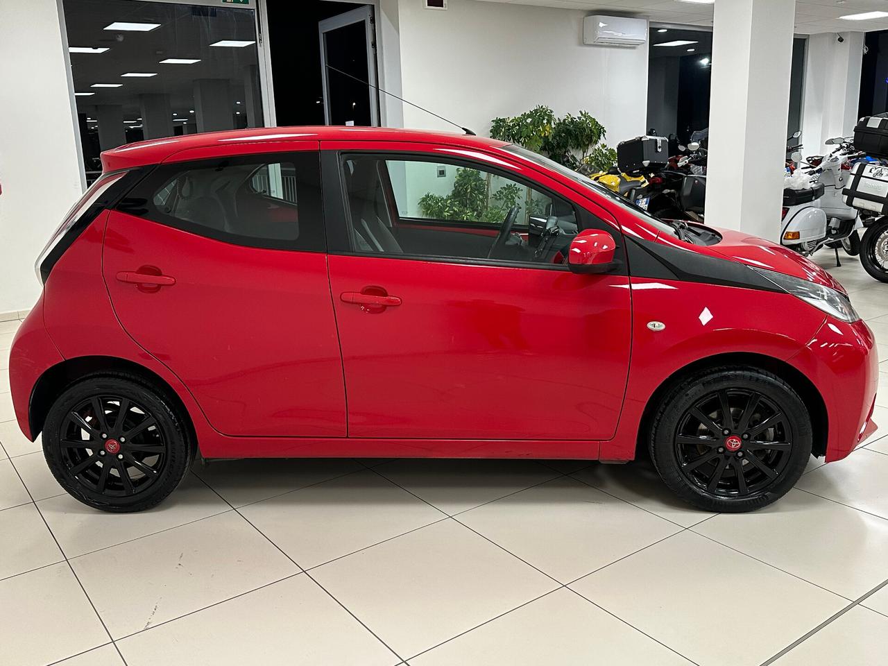 Toyota Aygo 1.0 VVT-i 69 CV 5 porte x-cite - 2015