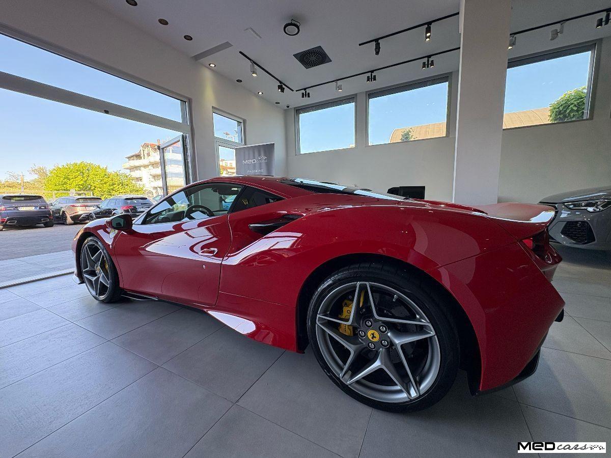 FERRARI - F8 - Tributo