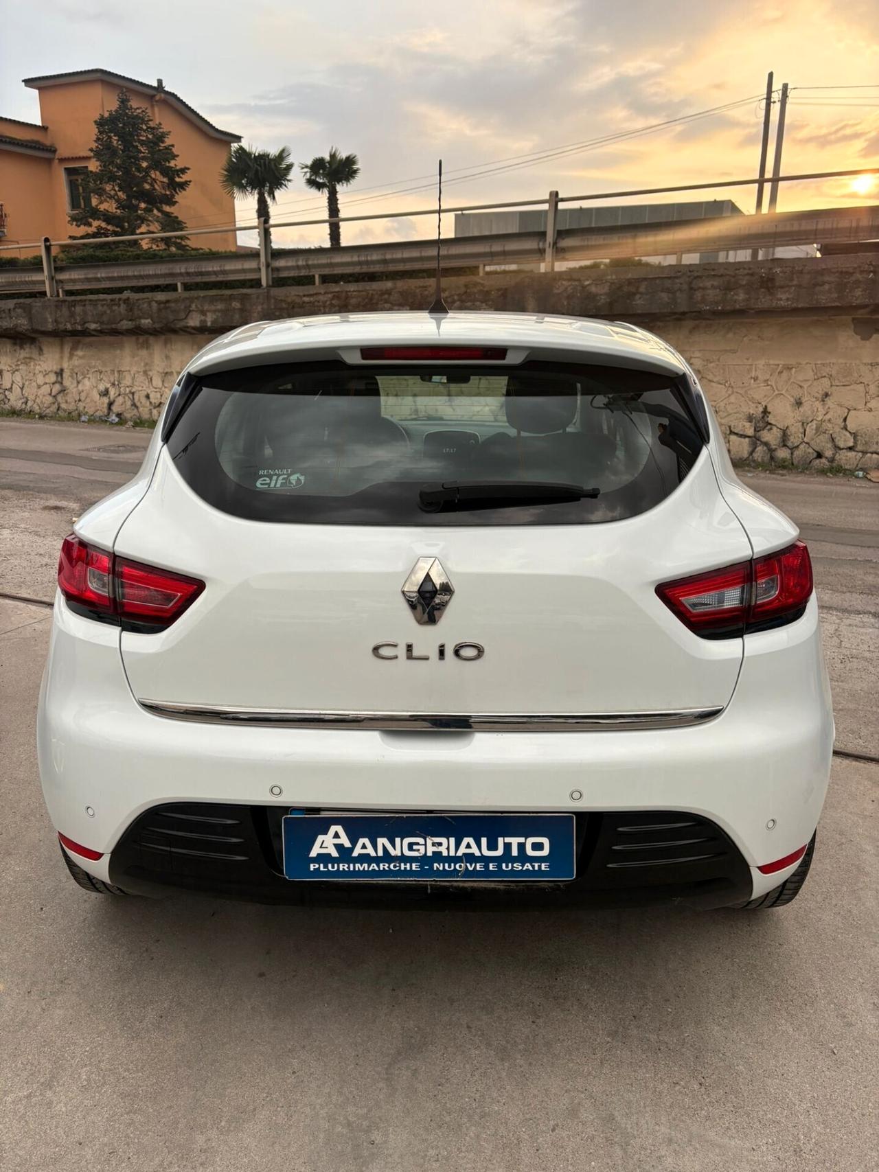 Renault Clio TCe 12V 75 CV 5 porte Moschino Life